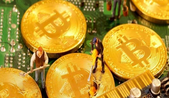 2025比特币挖矿行业：技术迭代与能源效率优化变革