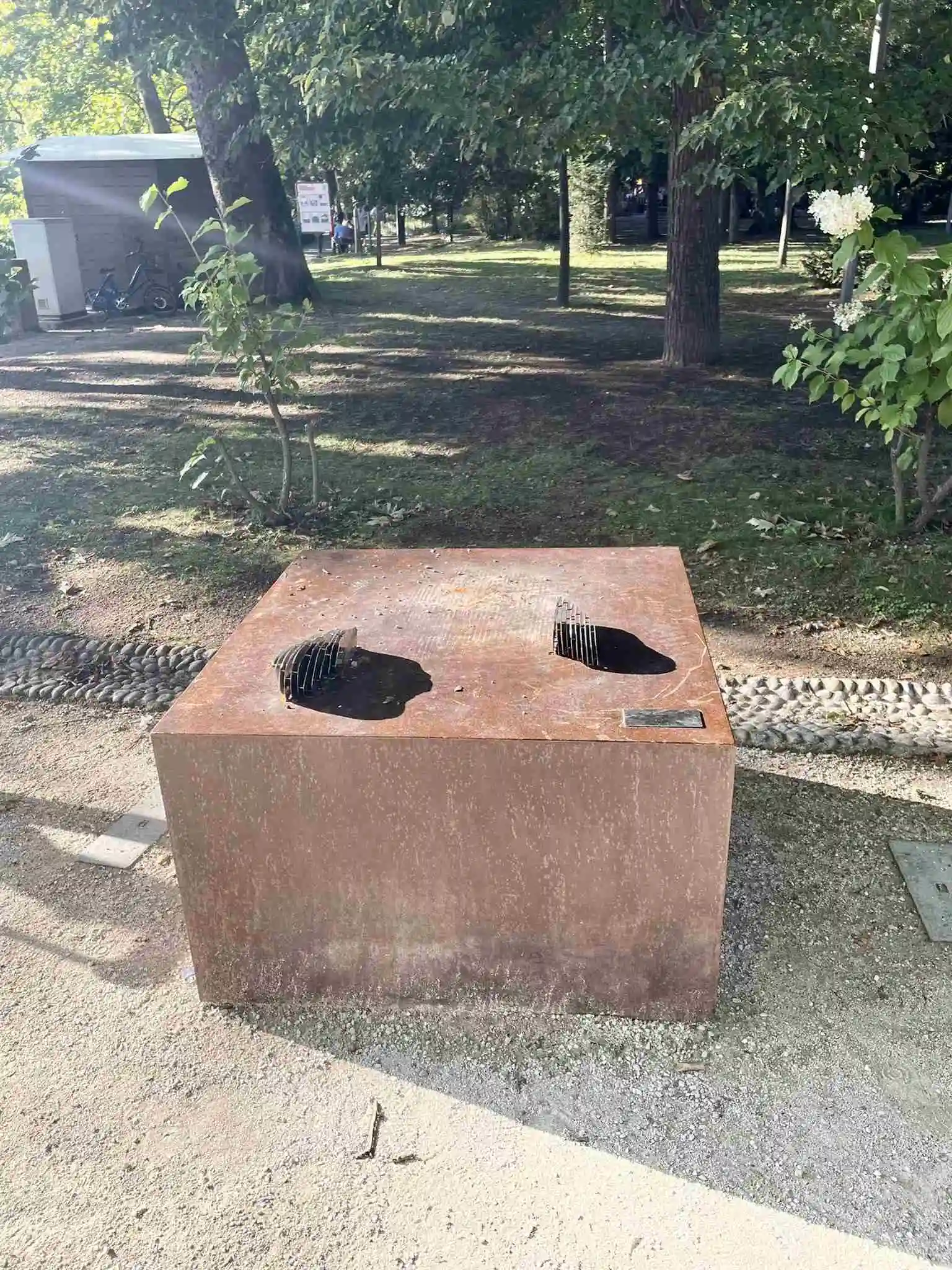 瑞士卢加诺市中本聪雕像被盗 8月3日失窃事件引发关注