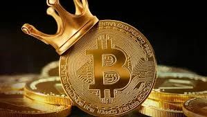 比特币2025年创新高的核心驱动因素有哪些？